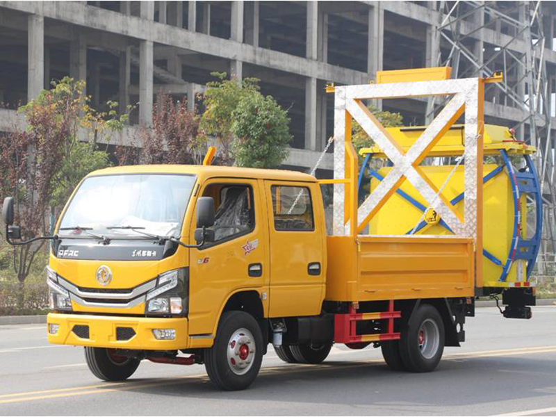 東風(fēng)多利卡D6雙排防撞緩沖車